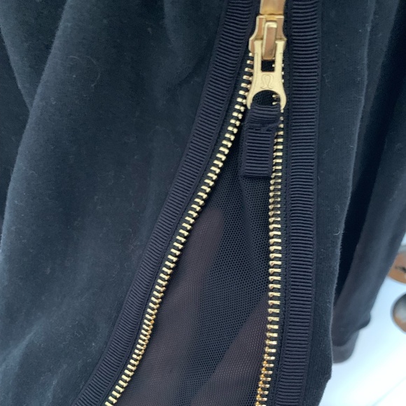 Lululemon Black/Gray Crewneck with Gold Zippers - Picture 3 of 3